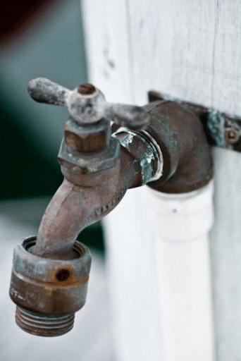 5 Star Plumbing | What Causes an Outdoor Faucet to Leak When On?