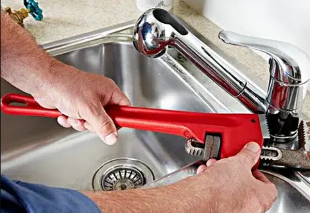Step-by-step guide to DIY new faucet installation for homeowners.
